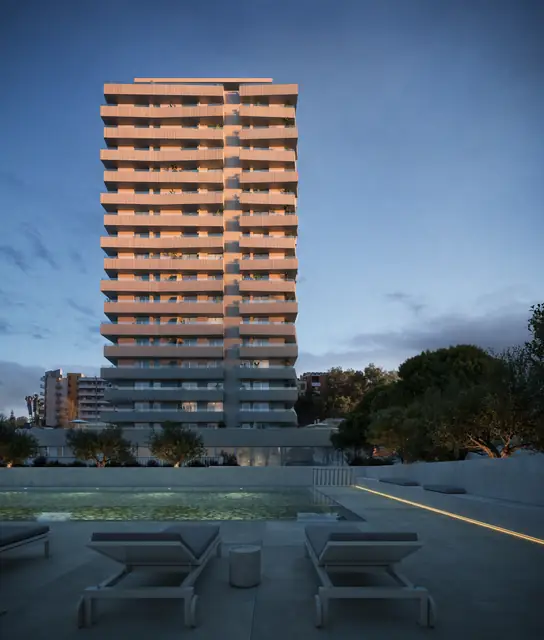 Infografía 3D de torre y piscina comunitaria al anochecer de Torre del Algarve, torre residencial en Portimão, Algarve (Portugal) (Saraiva + Associados)