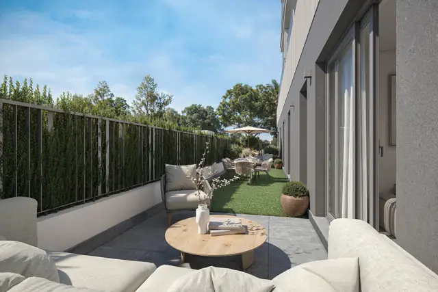 Infografía 3D de terraza y jardín de una vivienda en planta baja de Torrenova, promoción residencial en el entorno de la Cruzcampo, Sevilla (ele2f)